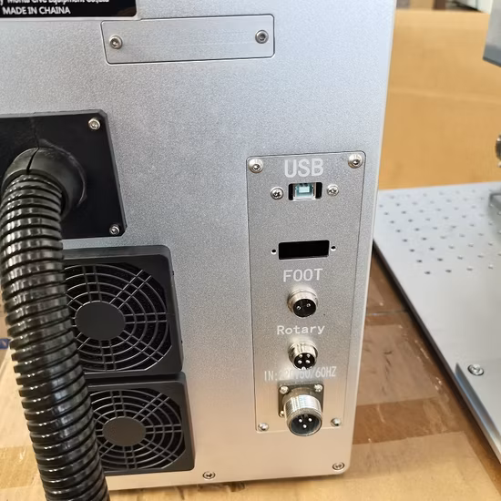 Tipo de divisão profissional Raycus Max Jpt 20W 30W 50W 70W 100W Preço da máquina de marcação a laser de fibra para gravação de marcação a laser de metal